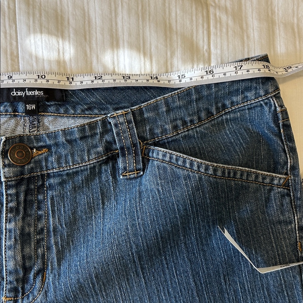 Daisy Fuentes Cropped Blue Denim Jeans Size 16W - Picture 7 of 9